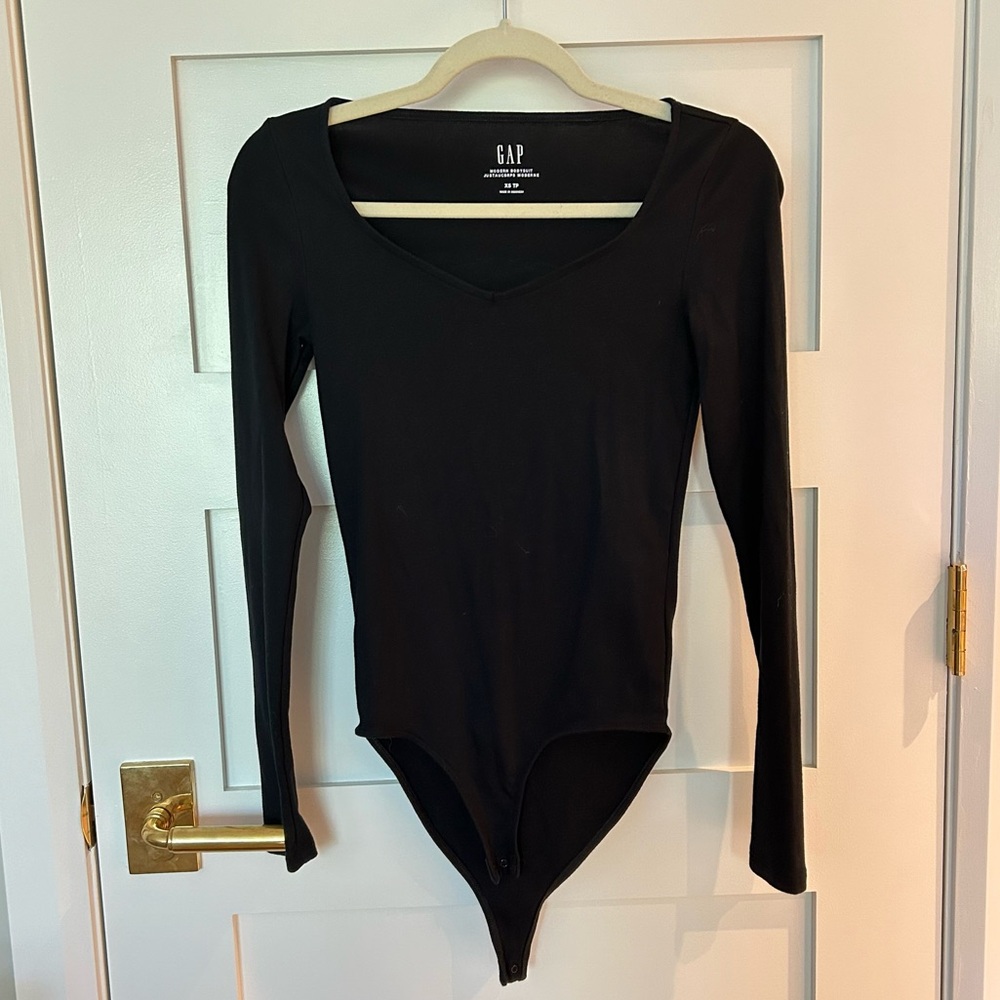 GAP black heart shaped neckline bodysuit